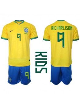 Otroški Nogometna dresi replika Brazilija Richarlison #9 Domači SP 2022 Kratek rokav (+ hlače)
